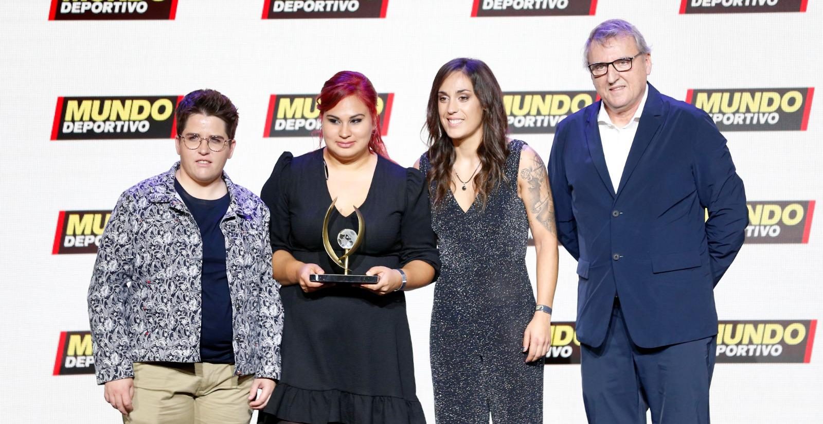 Levante UD EDI Femenino recogiendo el Trofeo Especial MD